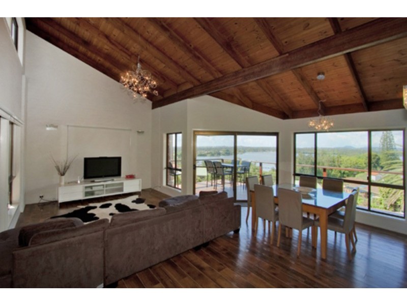 9 James Cook Drive, Banora Point NSW 2486