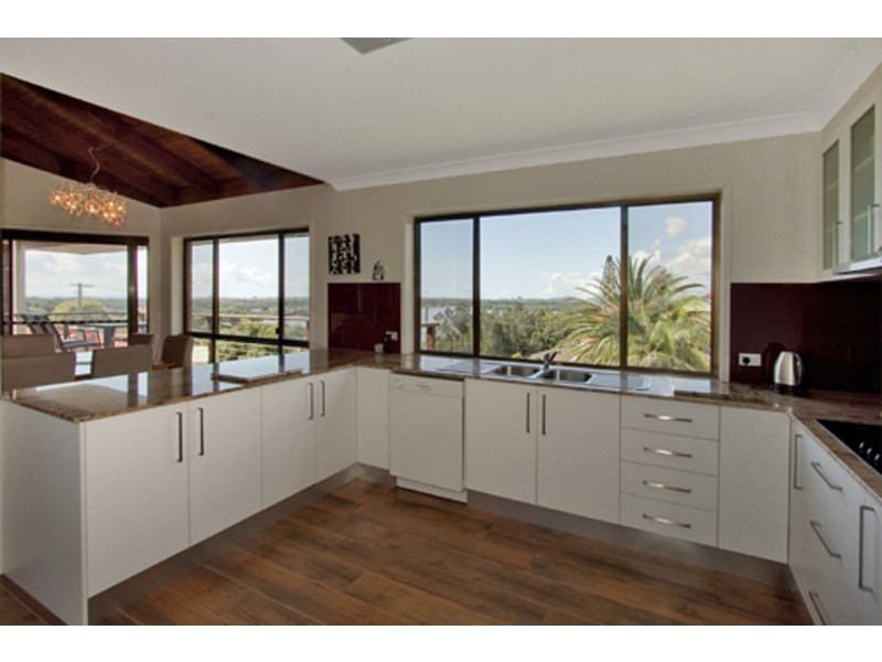 9 James Cook Drive, Banora Point NSW 2486