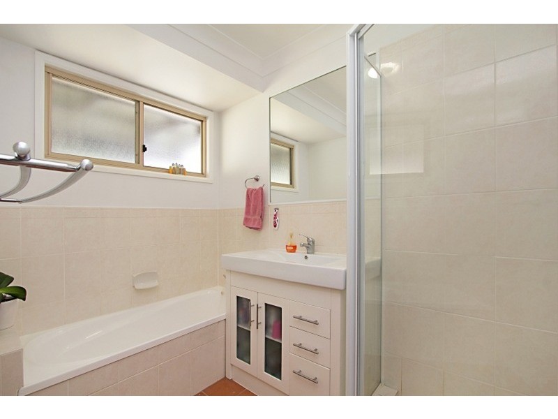 2/49 Bimbadeen Avenue, Banora Point NSW 2486