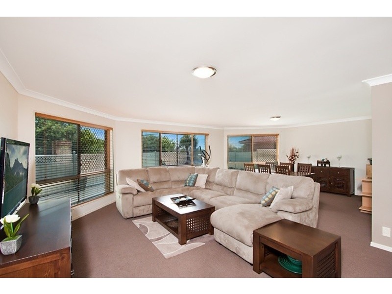 19 Nandina Terrace, Banora Point NSW 2486