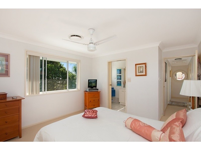 40 Oakland Parade, Banora Point NSW 2486