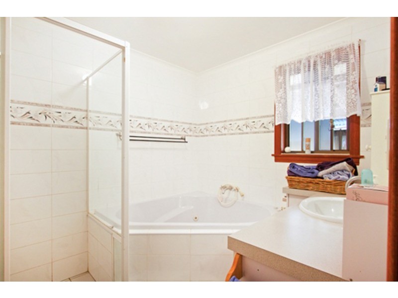 27 Glen Ayr Drive, Banora Point NSW 2486