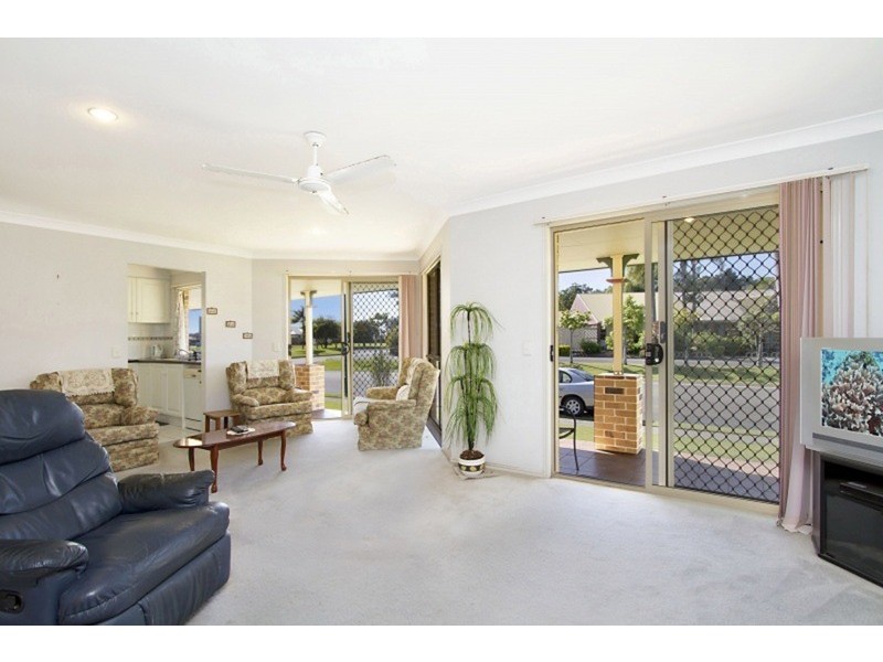 2 Kentia Crescent, Banora Point NSW 2486