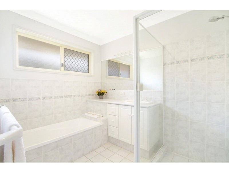 2 Kentia Crescent, Banora Point NSW 2486