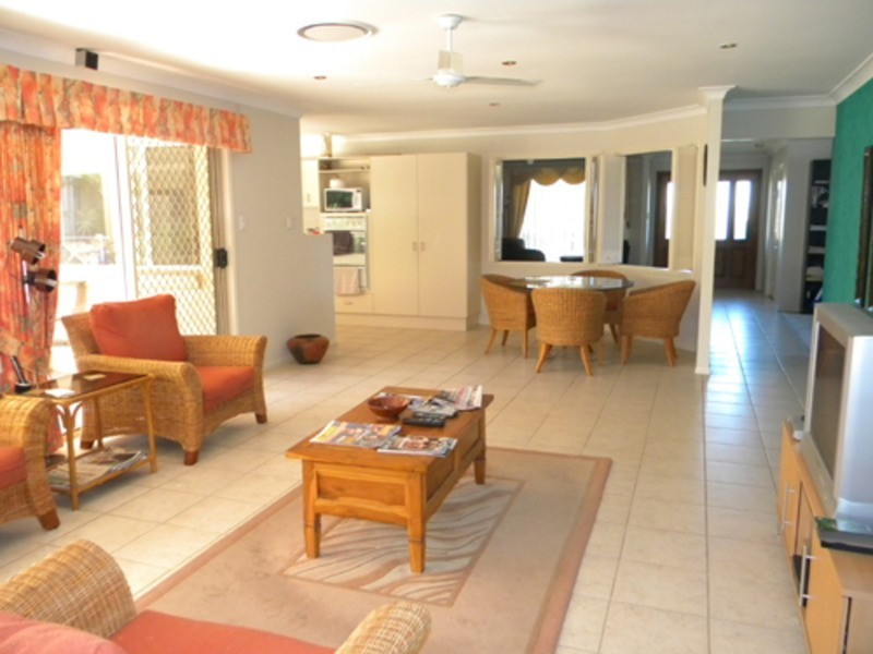34 Champagne Drive, Banora Point NSW 2486