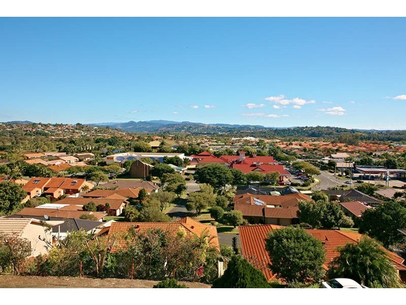 30 St Andrews Way, Banora Point NSW 2486