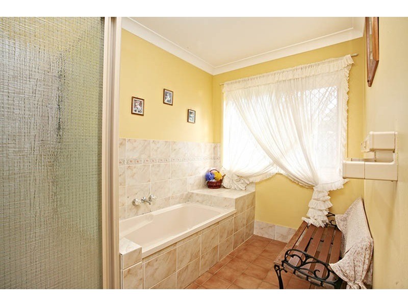 33 Glen Ayr Drive, Banora Point NSW 2486