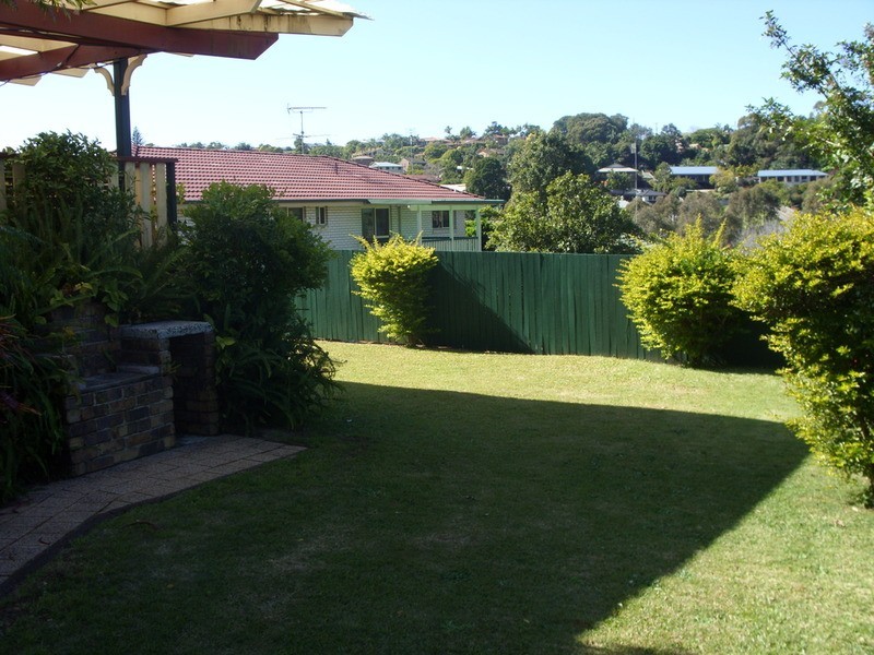 100 Lochlomond Drive, Banora Point NSW 2486