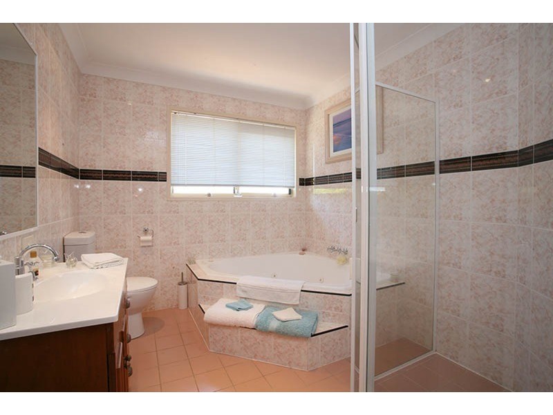 40 Cominan Avenue, Banora Point NSW 2486