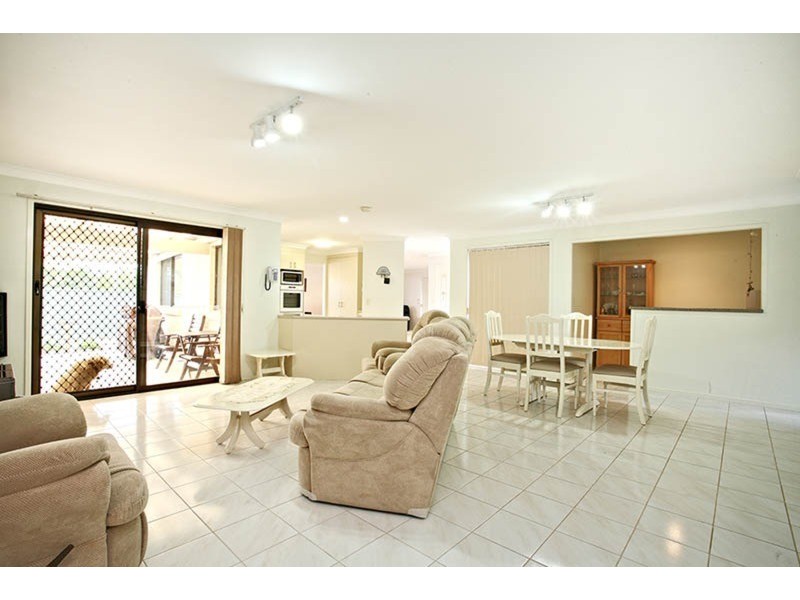 5 Flametree Terrace, Banora Point NSW 2486