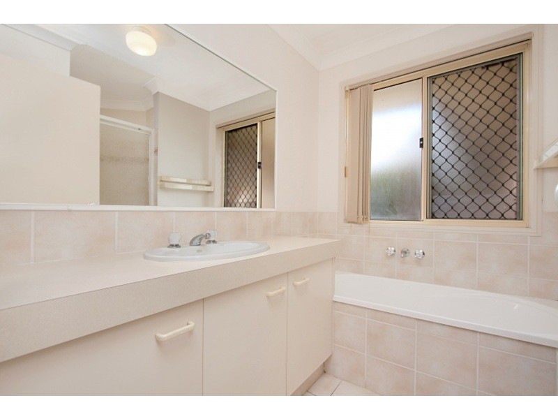 33 Kildare Drive, Banora Point NSW 2486