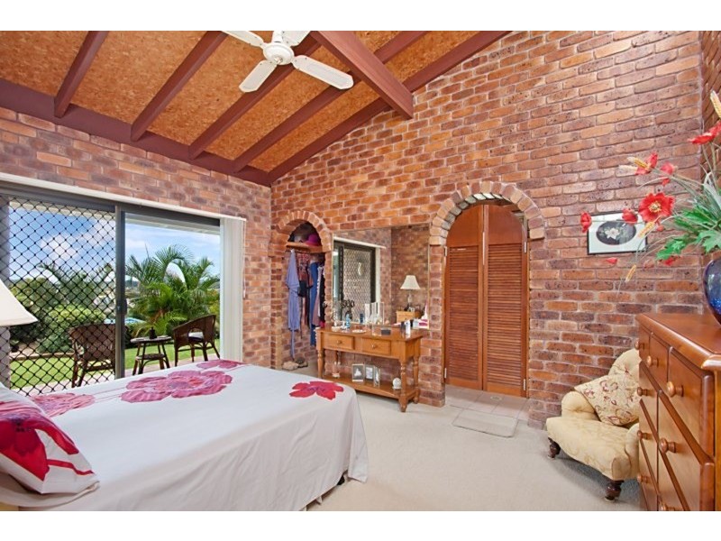 39 Castlecrag Avenue, Banora Point NSW 2486