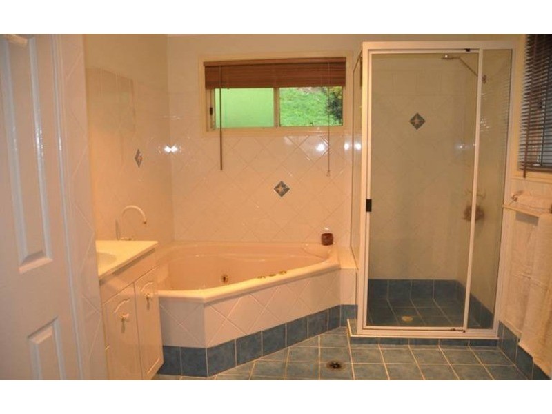 87 Bimbadeen Avenue, Banora Point NSW 2486