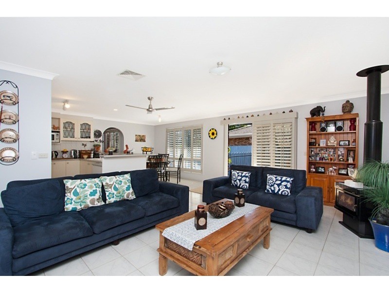 27 Amaroo Drive, Banora Point NSW 2486