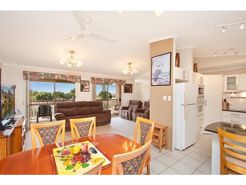 33 Clonakilty Close, Banora Point NSW 2486