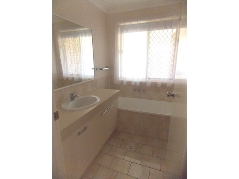 33 Kildare Drive, Banora Point NSW 2486