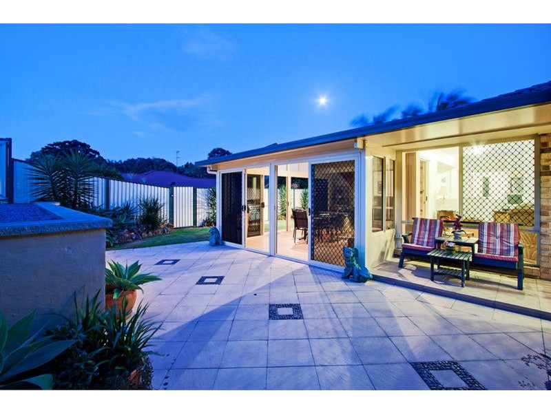 8 Grassmere Court, Banora Point NSW 2486