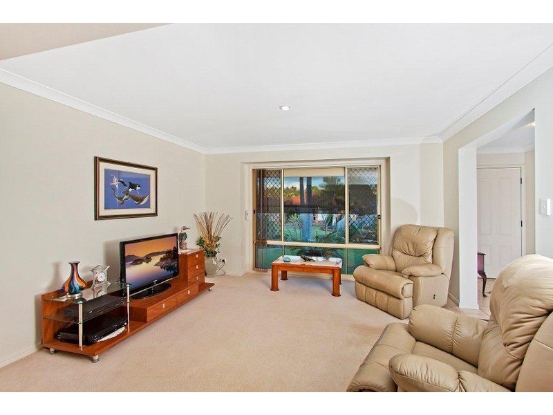 8 Grassmere Court, Banora Point NSW 2486