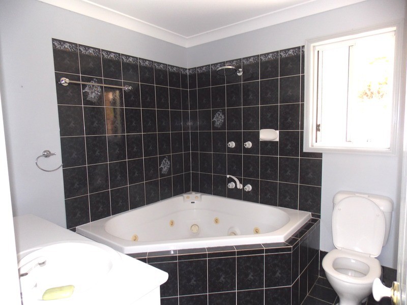 2 Rosslea  Court, Banora Point NSW 2486