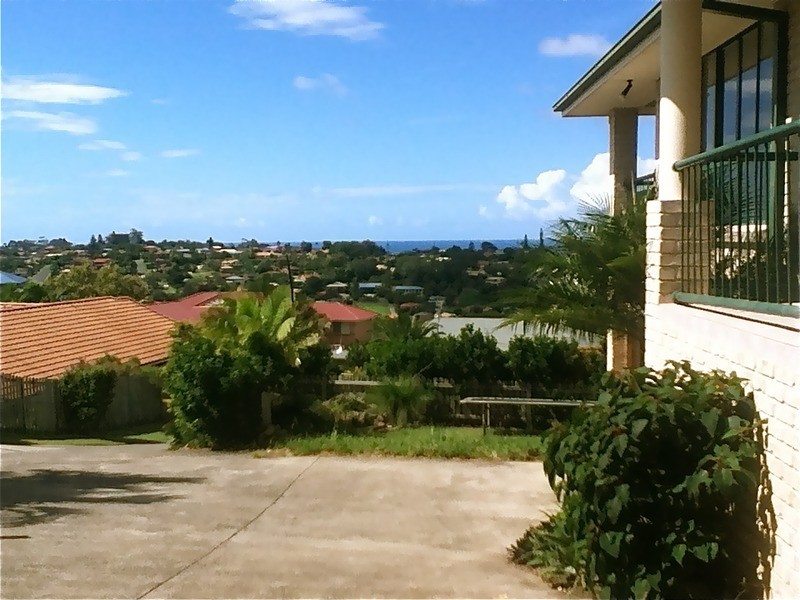 10 Tyrone Terrace, Banora Point NSW 2486
