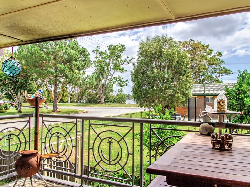 2 Floral Avenue, Tweed Heads South NSW 2486