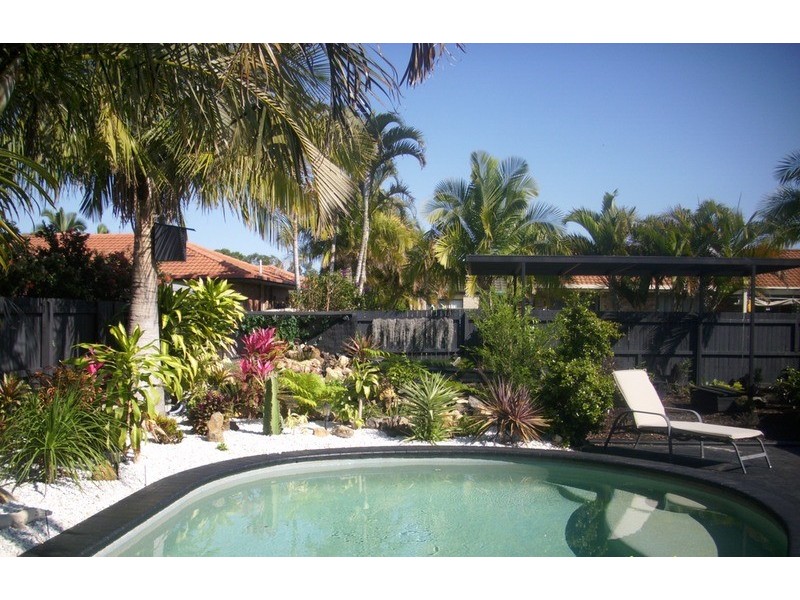 17 Woodlands Drive, Banora Point NSW 2486