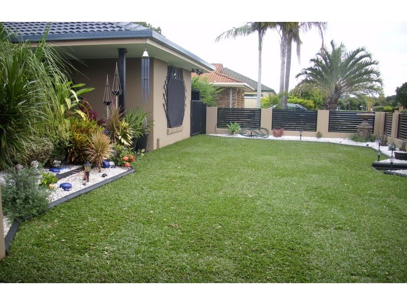 17 Woodlands Drive, Banora Point NSW 2486