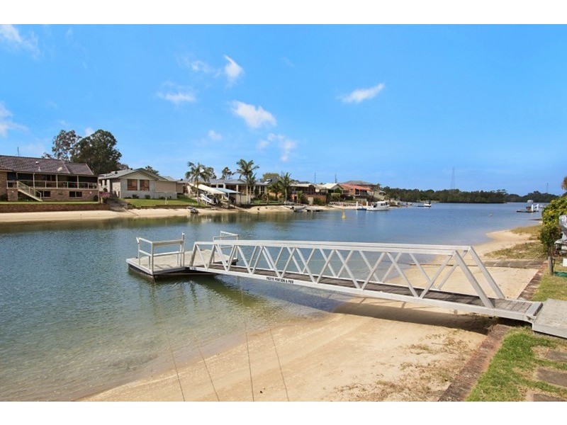 5 Captains Way, Banora Point NSW 2486