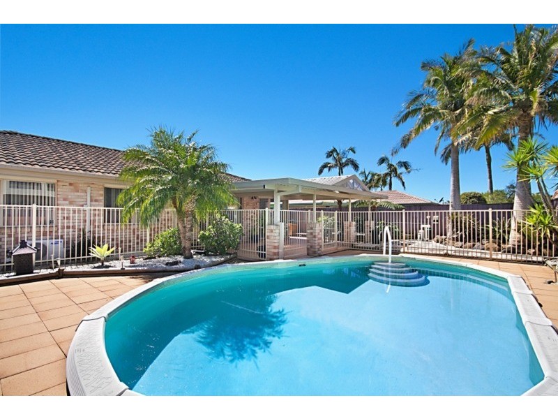 42 Avondale  Drive, Banora Point NSW 2486