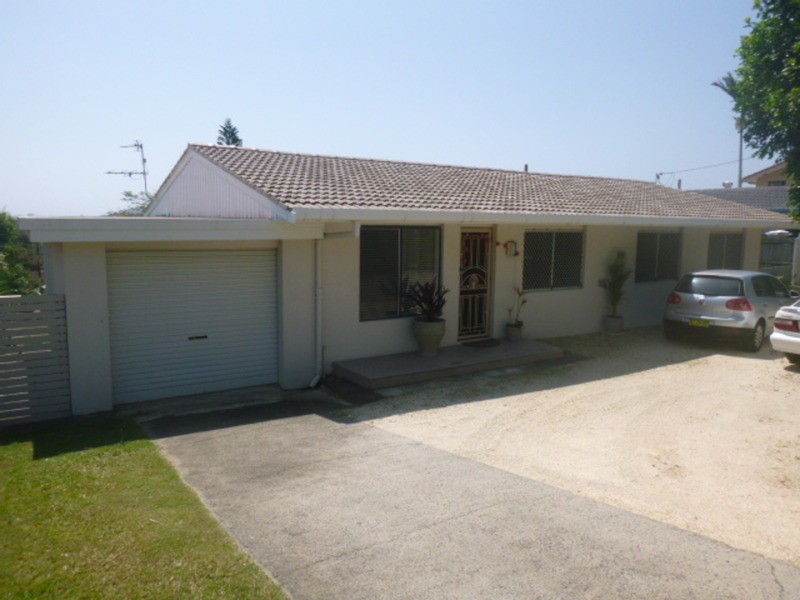 27 Laura  Street, Banora Point NSW 2486