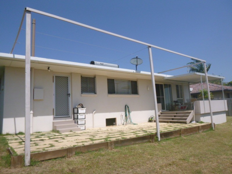 27 Laura  Street, Banora Point NSW 2486