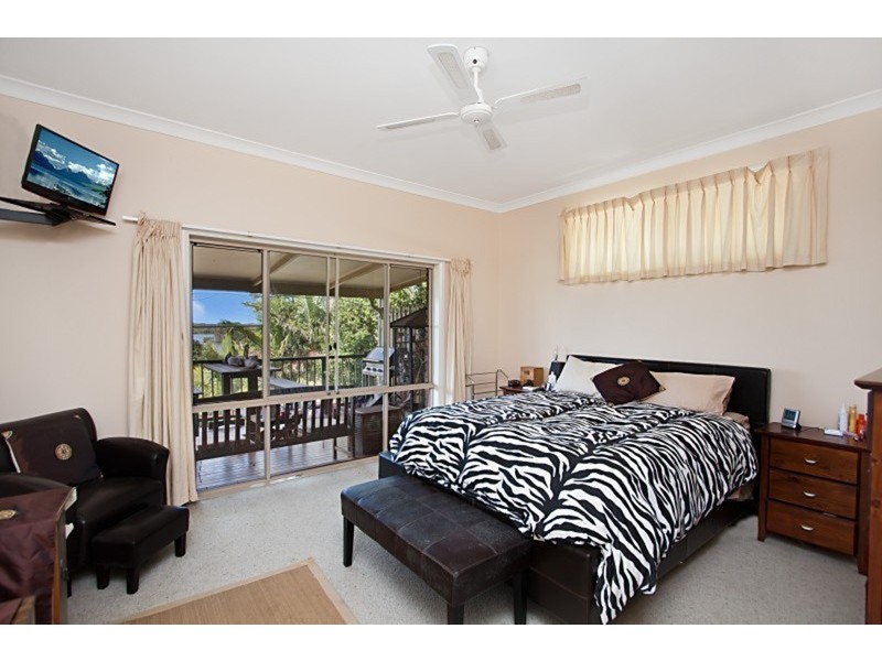 89 Bimbadeen  Avenue, Banora Point NSW 2486