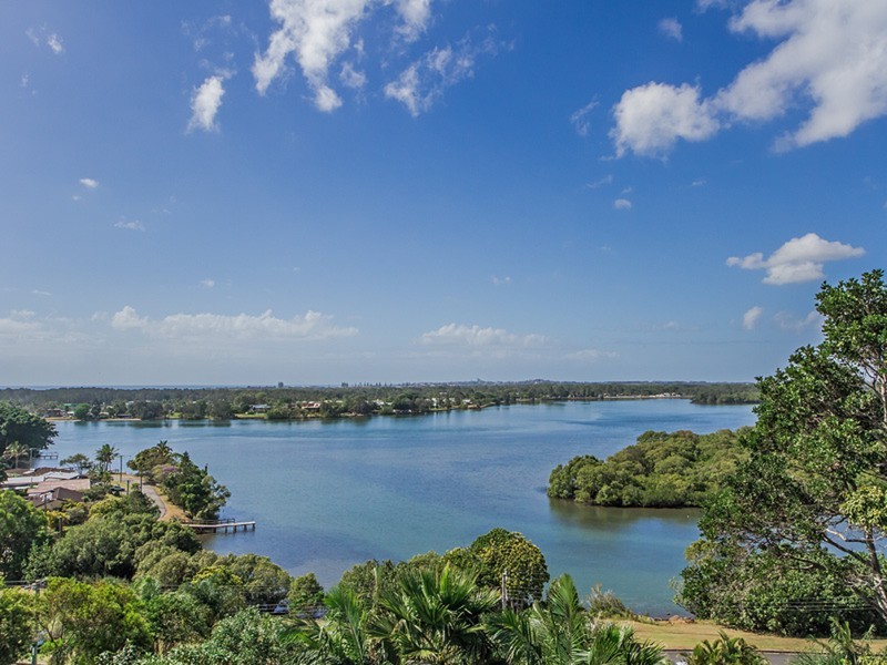 14 Uniacke Drive, Banora Point NSW 2486
