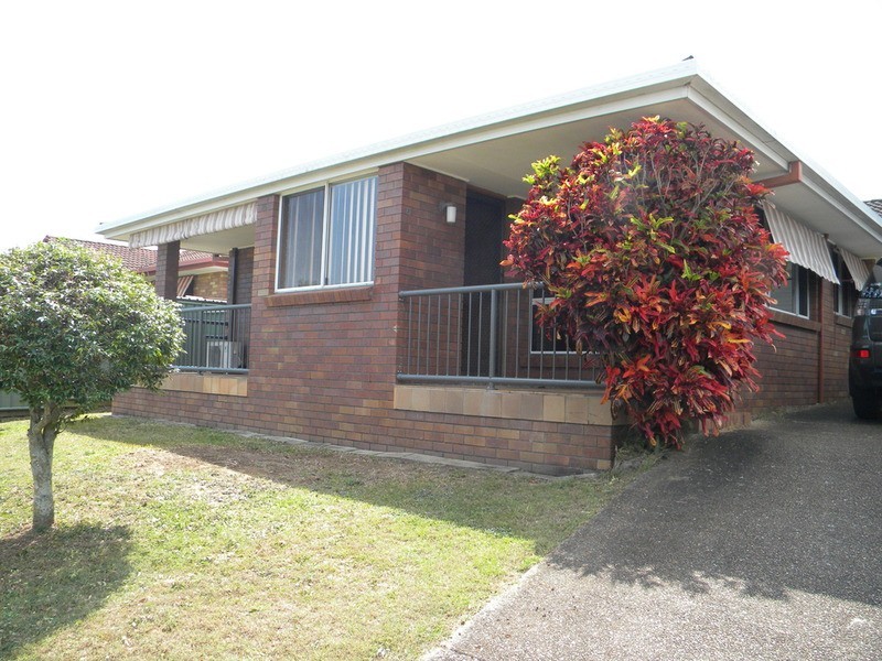 2/1 Gleneagles  Place, Banora Point NSW 2486