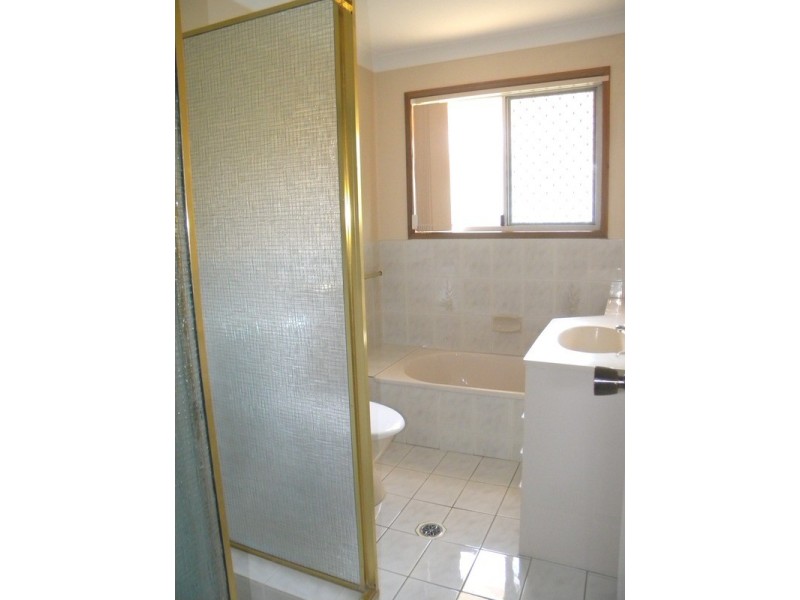 2/1 Gleneagles  Place, Banora Point NSW 2486