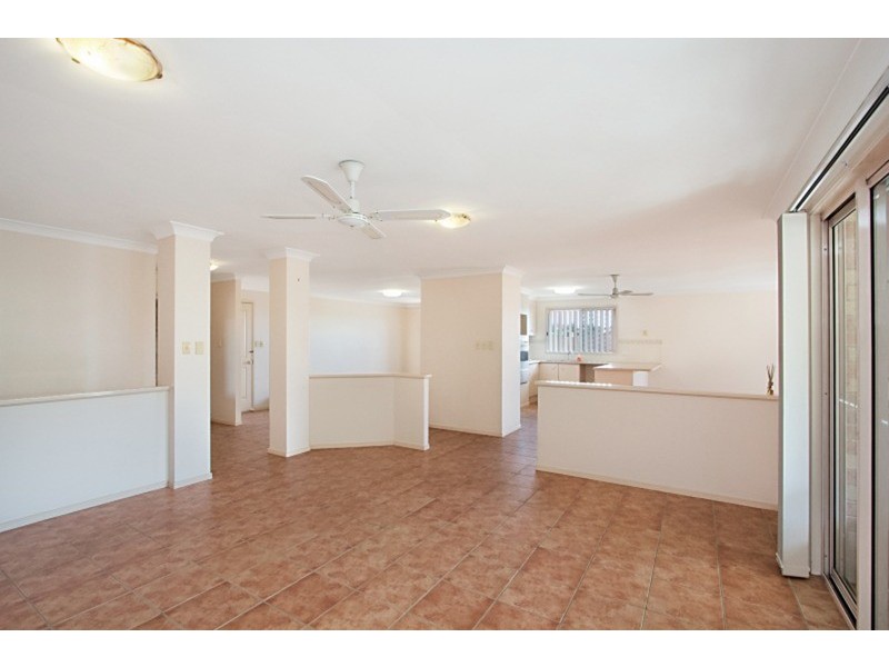 6 Rosslea Court, Banora Point NSW 2486