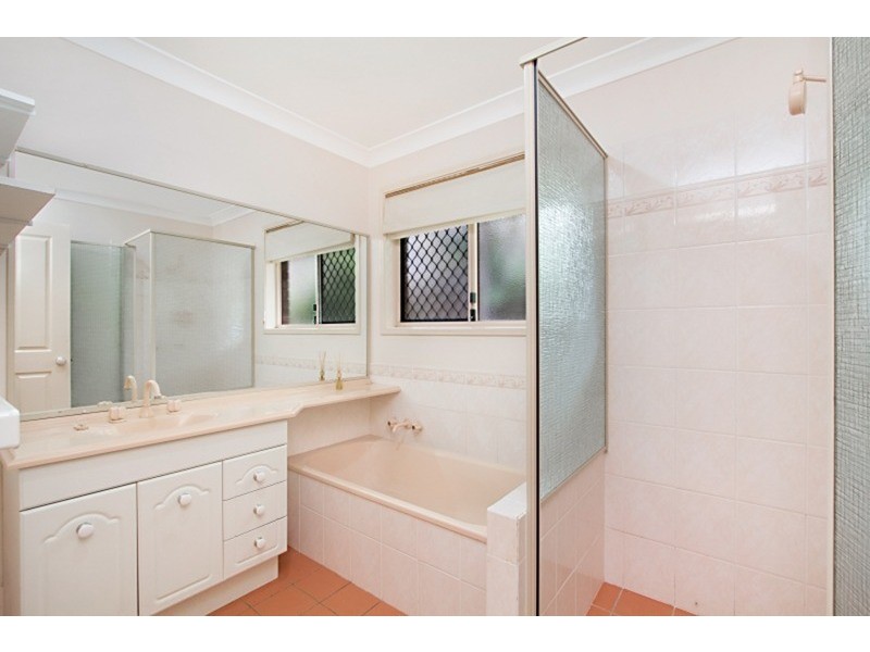 6 Rosslea Court, Banora Point NSW 2486