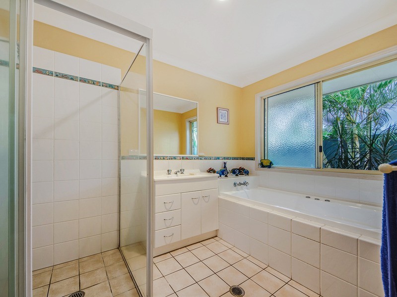 4 Kintyre Crescent, Banora Point NSW 2486