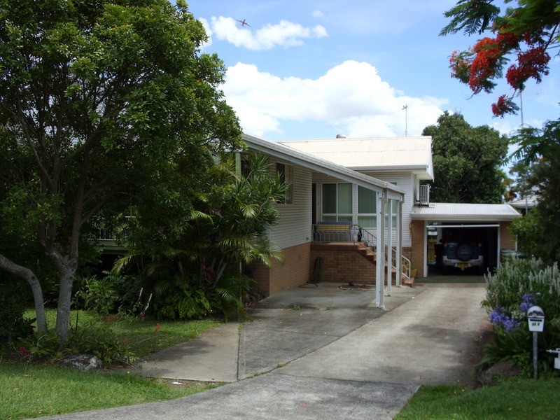 19 Oyster Point Road, Banora Point NSW 2486