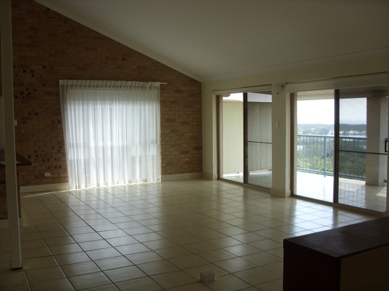 10 Bluehaze Crescent, Banora Point NSW 2486