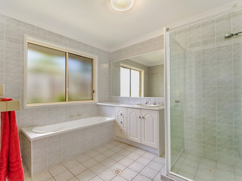 27 Oakland Parade, Banora Point NSW 2486