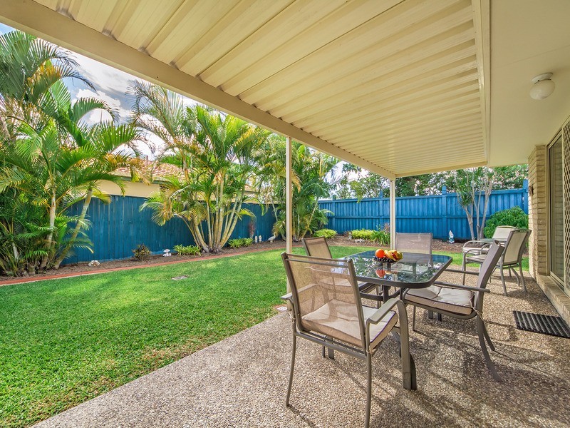 12 Riversdale Boulevard, Banora Point NSW 2486