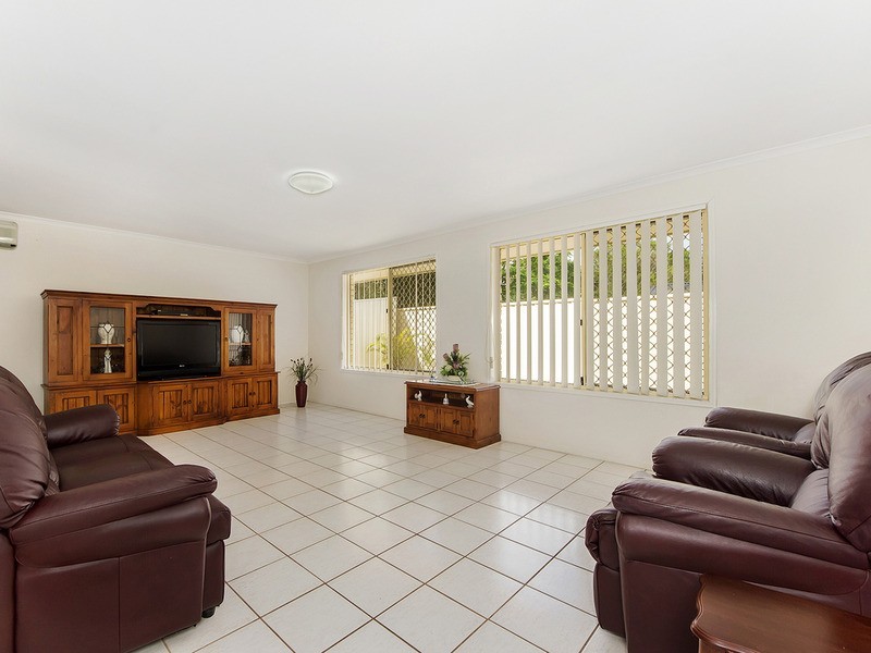12 Riversdale Boulevard, Banora Point NSW 2486