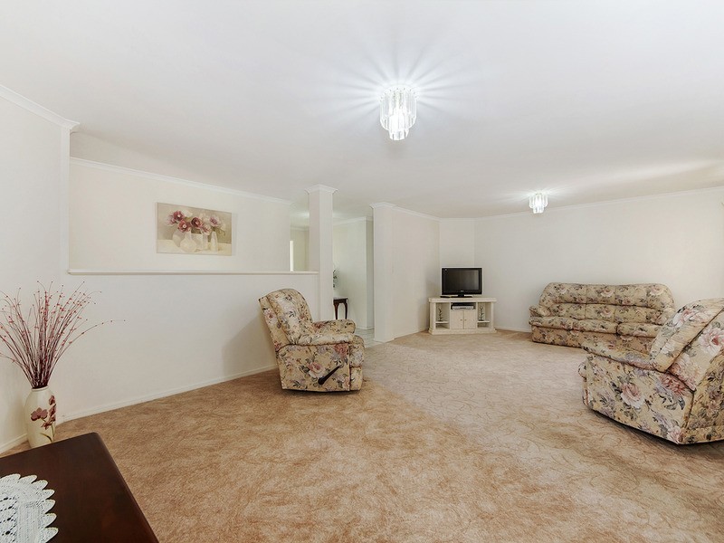 12 Riversdale Boulevard, Banora Point NSW 2486