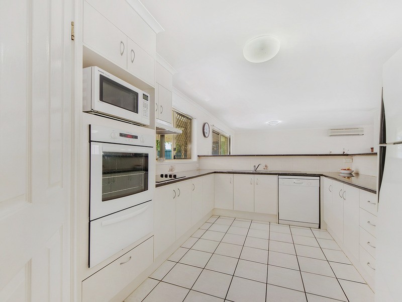 12 Riversdale Boulevard, Banora Point NSW 2486