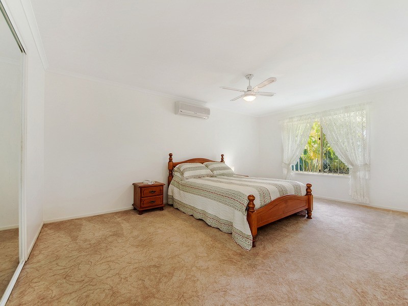 12 Riversdale Boulevard, Banora Point NSW 2486