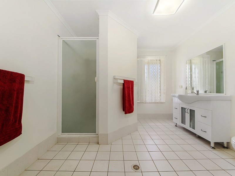 12 Riversdale Boulevard, Banora Point NSW 2486