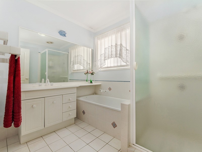 12 Riversdale Boulevard, Banora Point NSW 2486