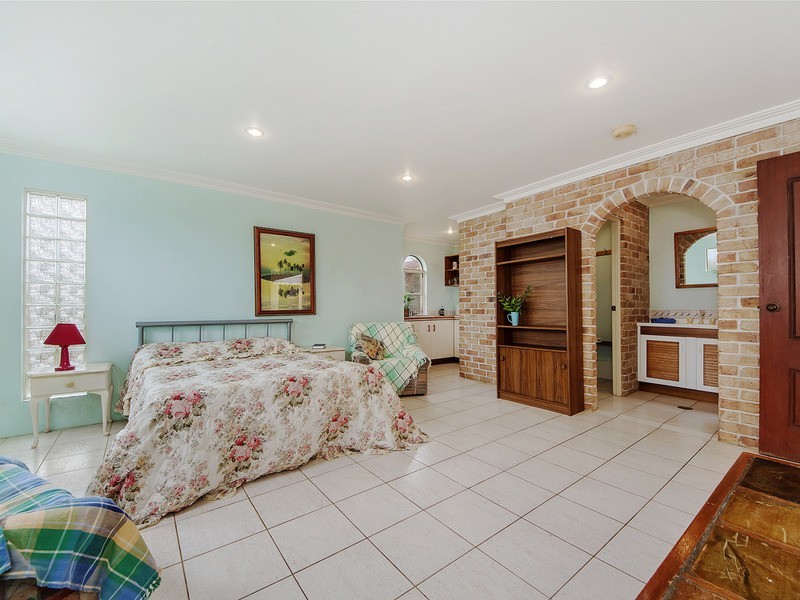 40 Castlecrag Avenue, Banora Point NSW 2486