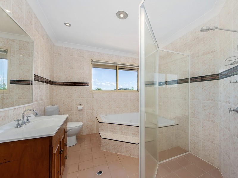 40 Cominan Avenue, Banora Point NSW 2486